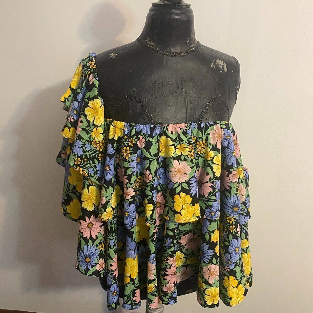 Boohoo off the shoulder woven ruffle Floral top, size 18